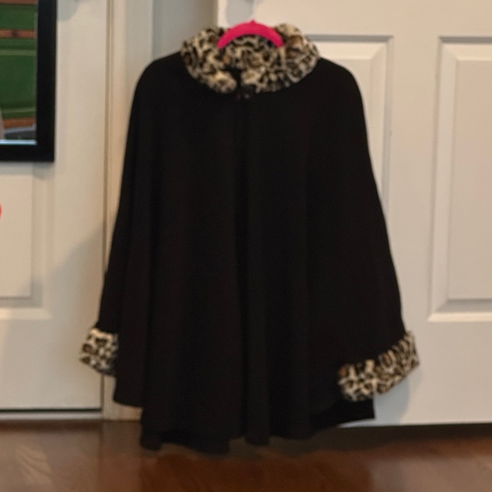 Women’s Leopard Trim Black Cape